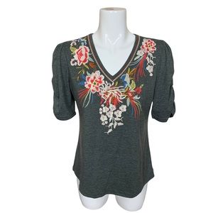 Solitaire Gray Floral Embroidered V Neck 1/2 Ruched Sleeve Top Medium